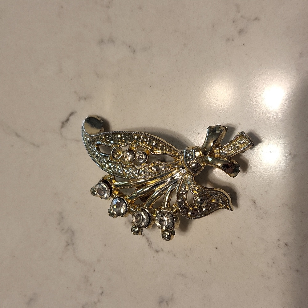 Vintage flower brooch